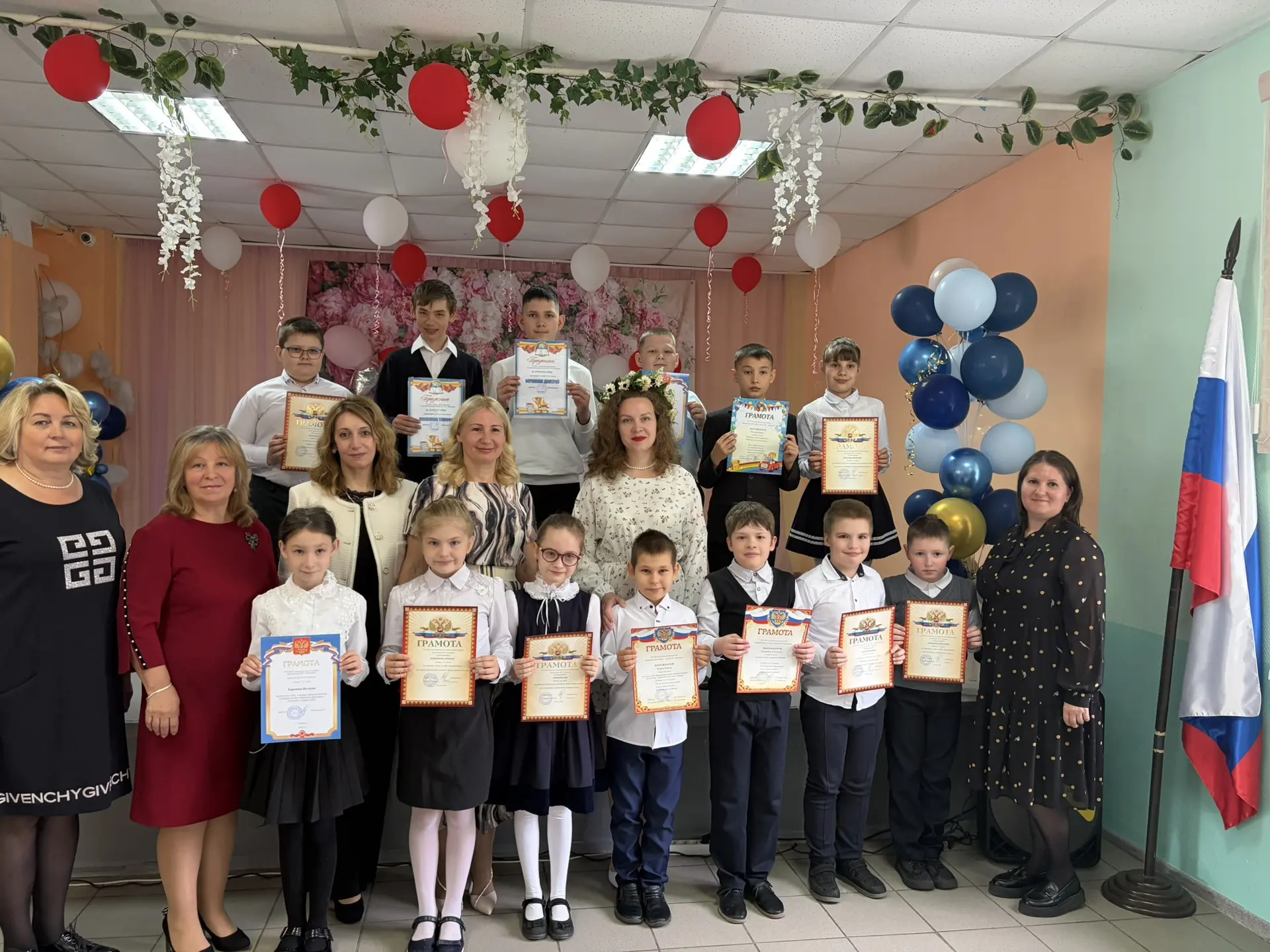🎉 Учебный год завершён: в школе прошли торжественные линейки! 🎉

28 мая в нашей школе состоялись л