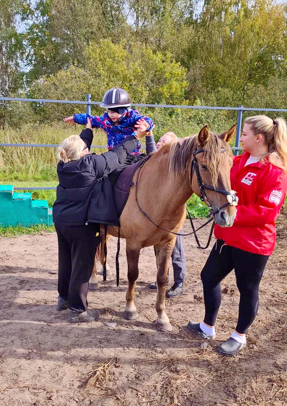 Выезд на иппотерапию — всегда праздник для детей! 🐴