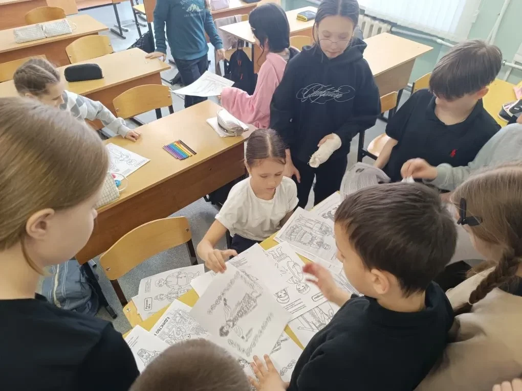 🇷🇺🌏28 апреля в 5 классе прошел особенный урок, посвященный Дню коренных народов России.   Советник д