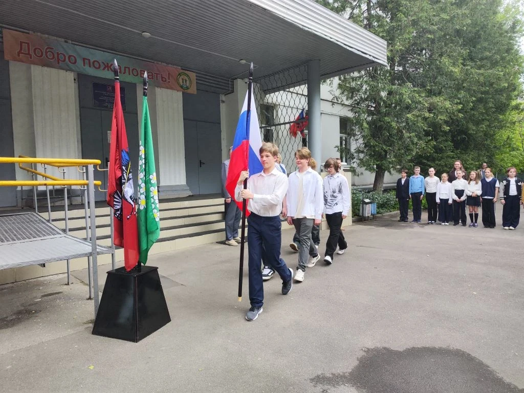 Неделя до каникул   🌟 Утро понедельника началось особенно торжественно! Ещё немного — и уже в следую