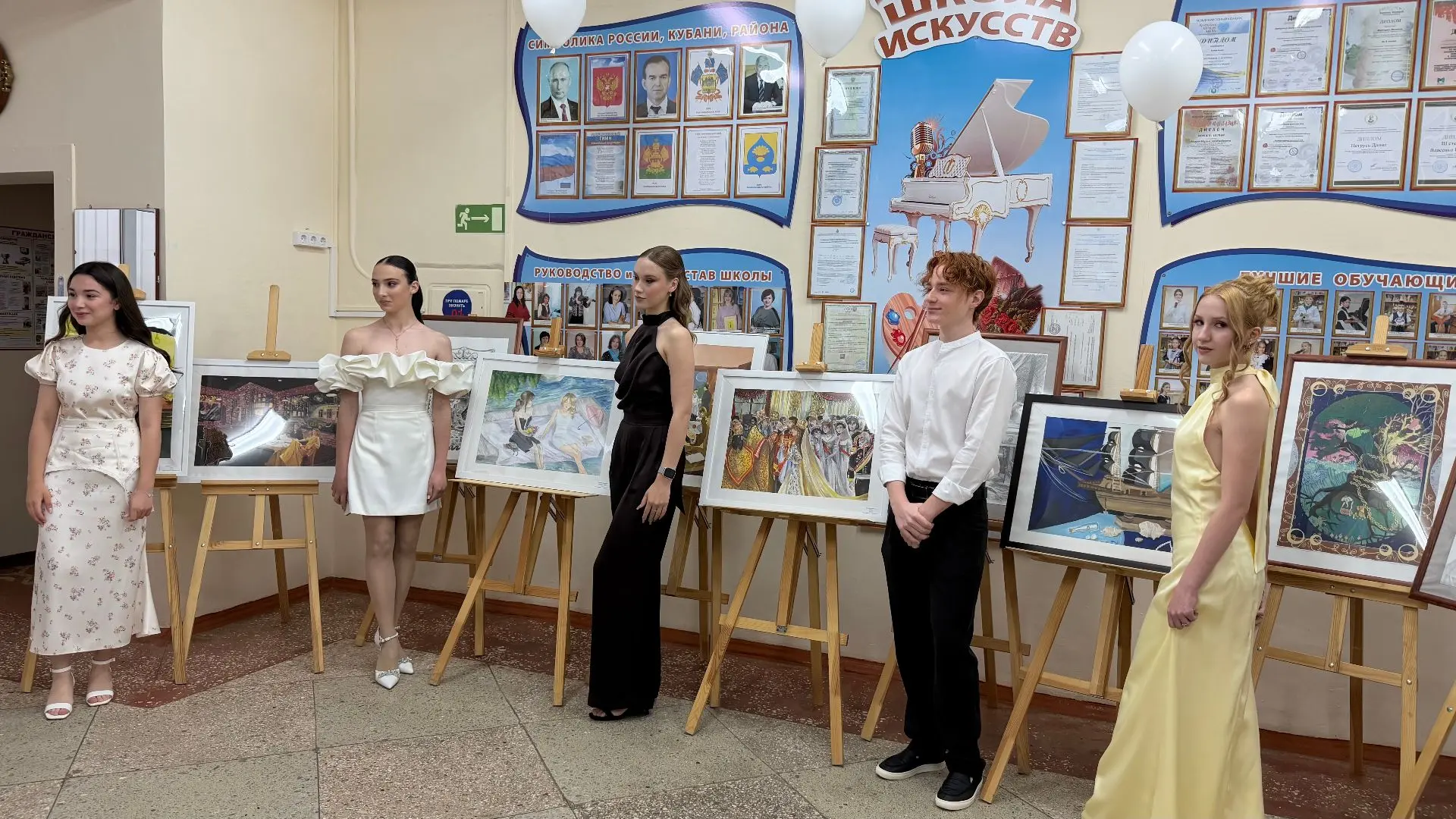 Палитра звуков, краски чувств
В стенах Детской школы искусств отзвучал последний аккорд уходящего уч