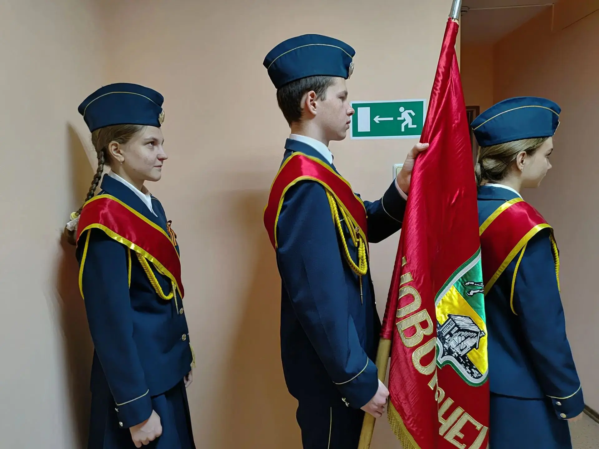 🇷🇺29 сентября 2026 года почетный караул МБОУ "СОШ N55" заступил на Вахту Памяти у Веч...