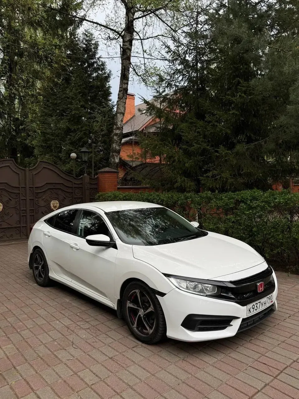Honda Civic X  2.0 CVT 2017 год  -Без технических и юридических проблем. Три владельца за историю. П