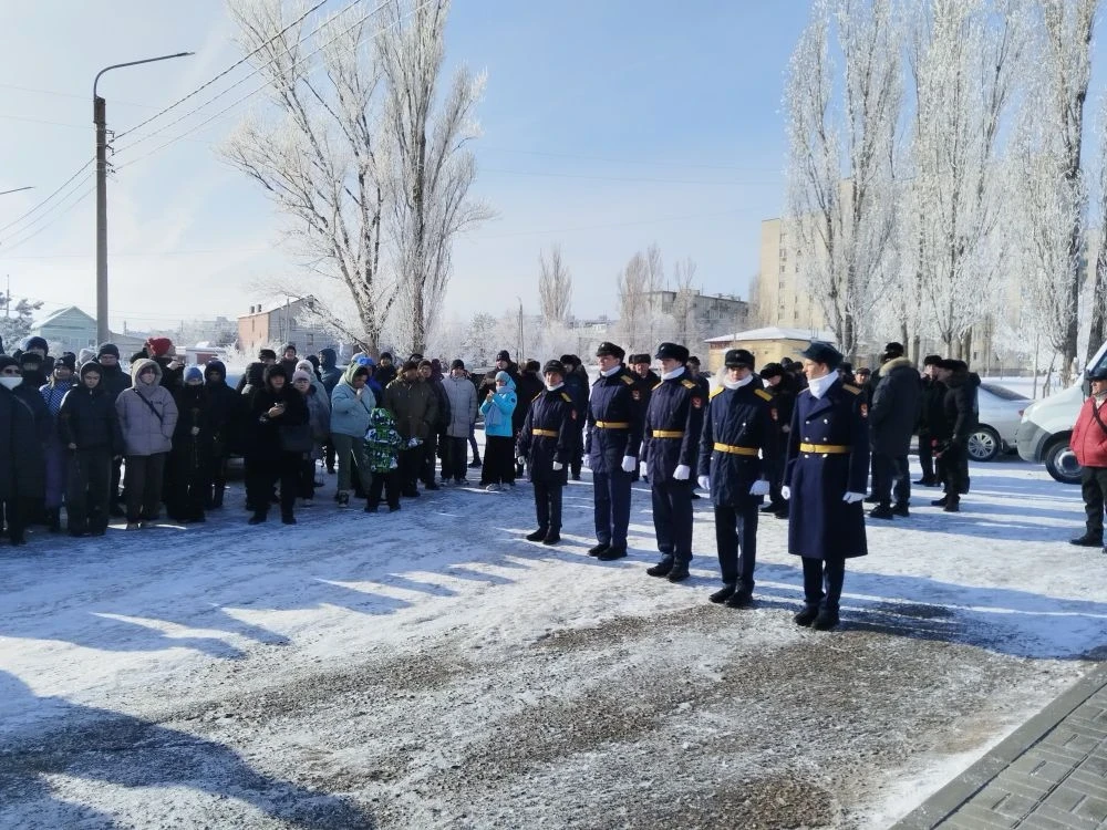 «Храним память поколений: кадеты школы №7 почтили героев в День воинской славы»