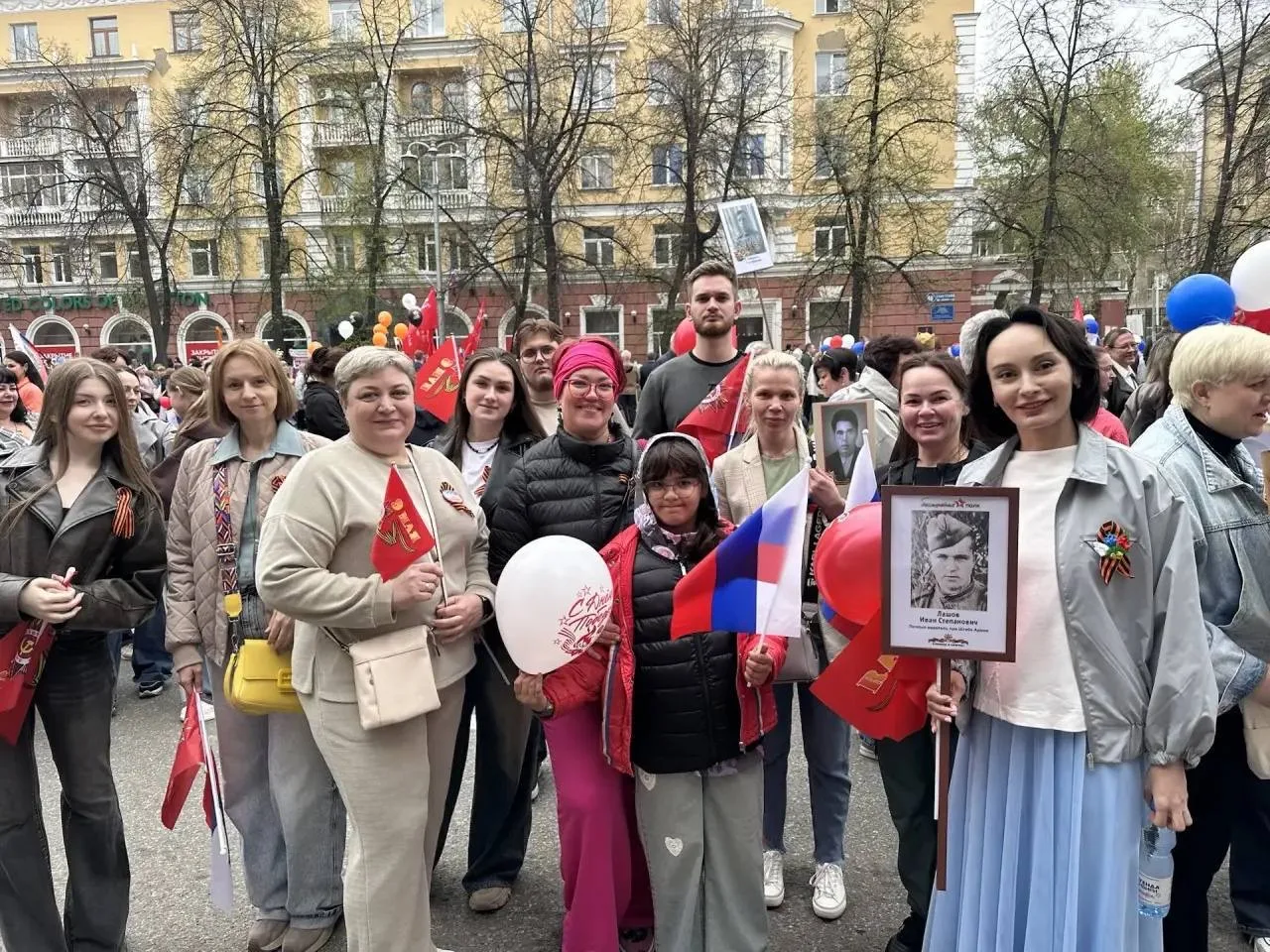 Наша команда «Золотой линии» сегодня на параде Победы.