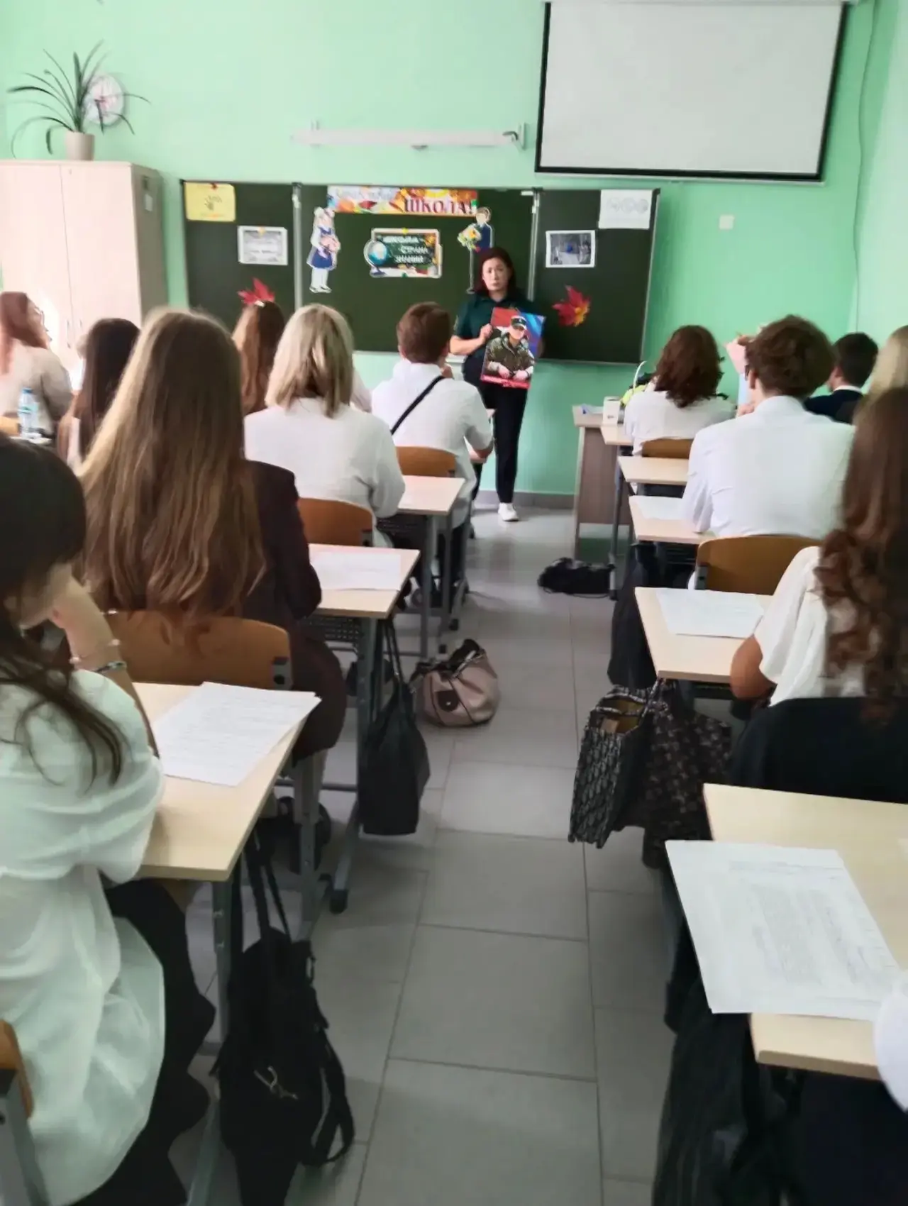 Сегодня в нашей школе прошел праздник первого звонка, ознаменовавший начало нового учеб...
