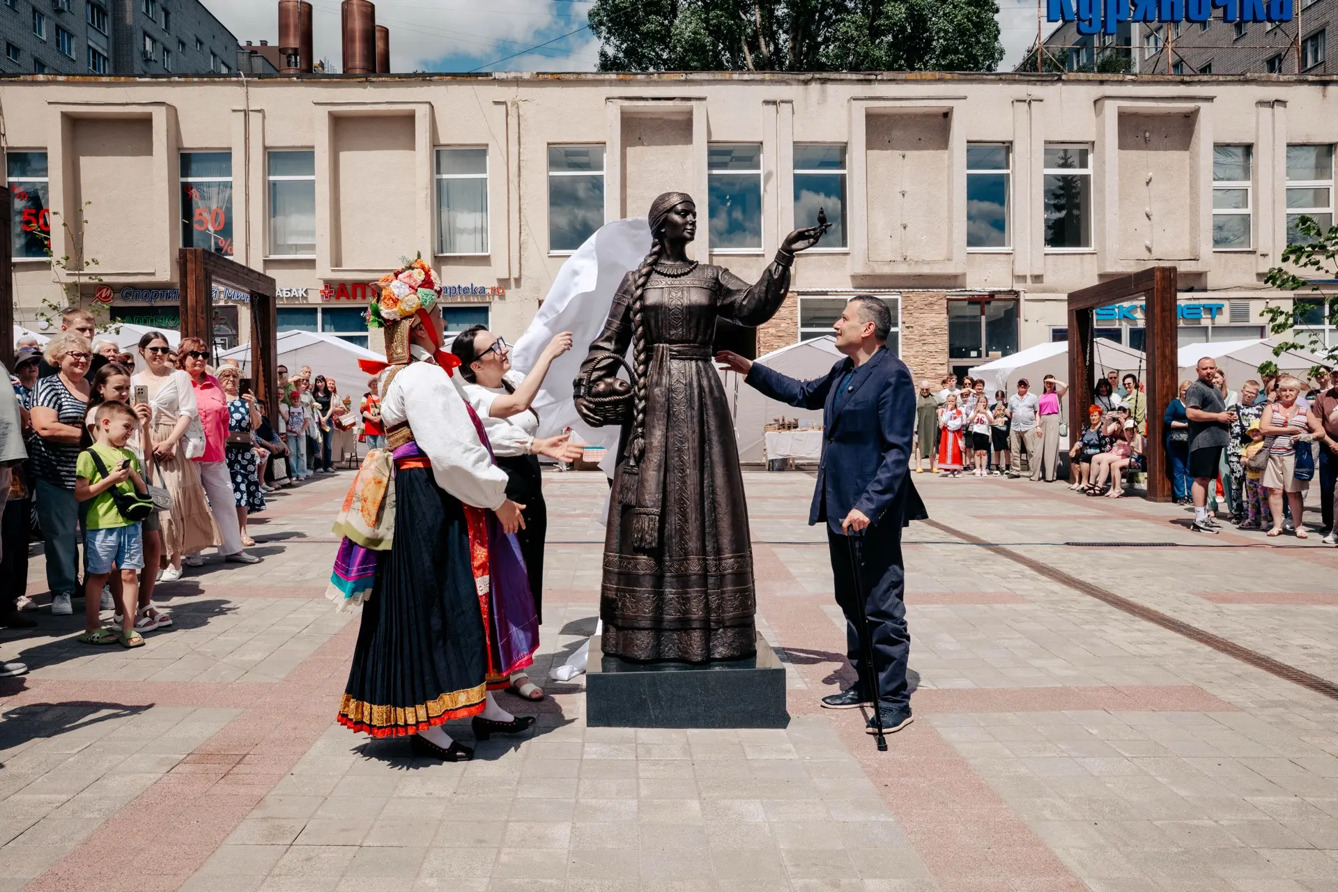 🕊️ Главную красавицу Курской области ещё не видели? Отныне она поселилась в центре Кур...