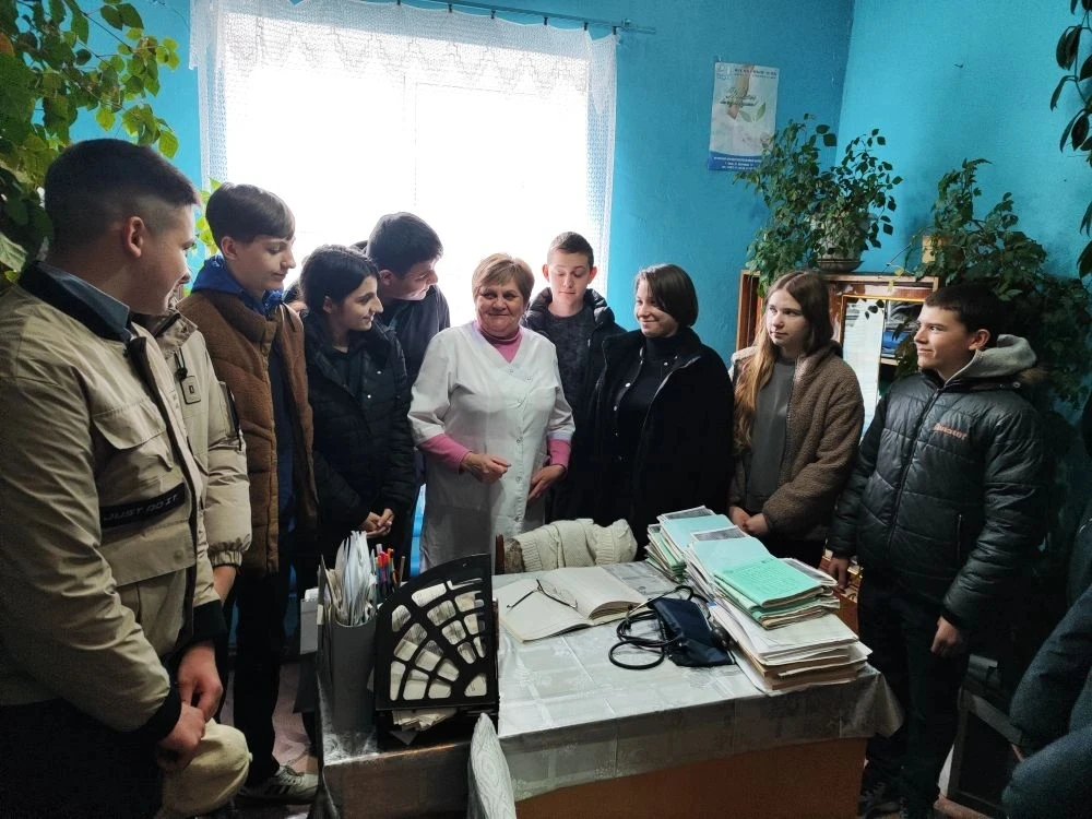 В рамках профориентационной работы обучающиеся 6-9 классов посетили Кобылинский  ФАП, с...