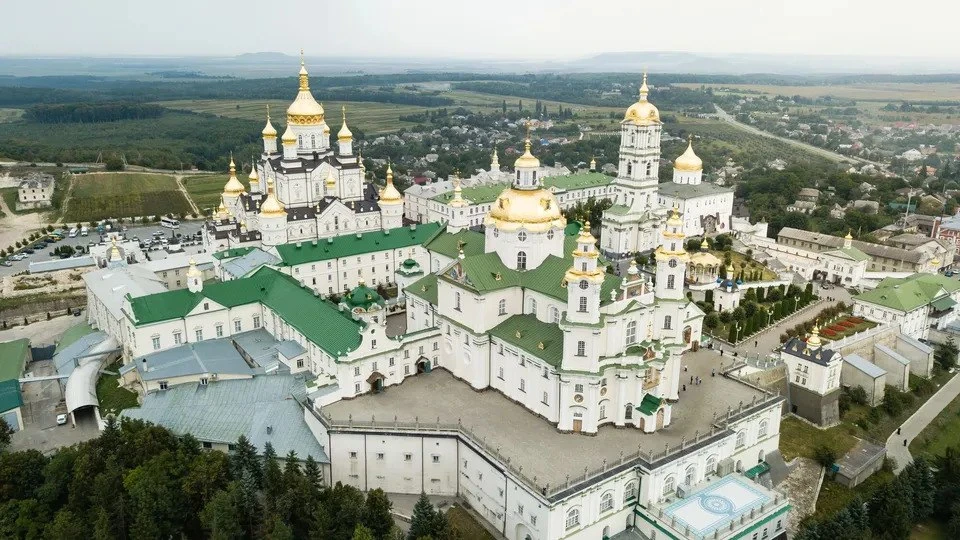 Украинские власти принуждают Почаевскую Лавру выйти из УПЦ