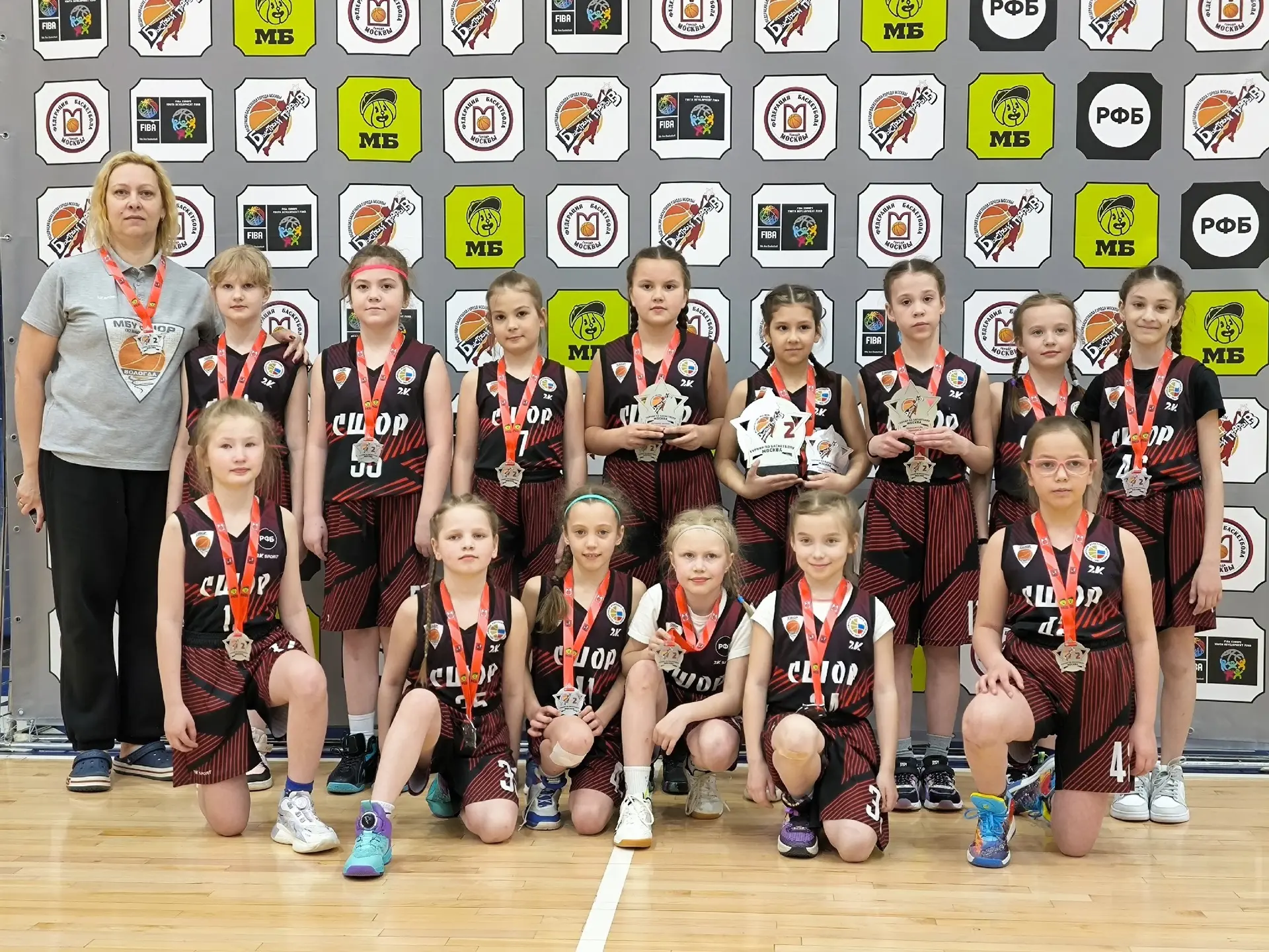 Серебро в серьёзном турнире  — это успех! ✨  🏀 Наши юные звёздочки — девочки из 2 «А» класса — взяли