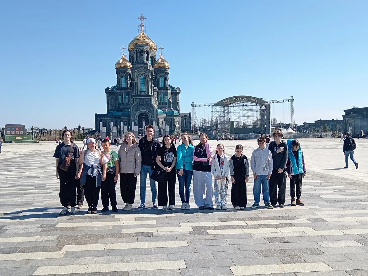 6Г на экскурсии в Парке «Патриот»! 🇷🇺🏛️  Вместе с нашей классной руководительницей Анастасией Яросла