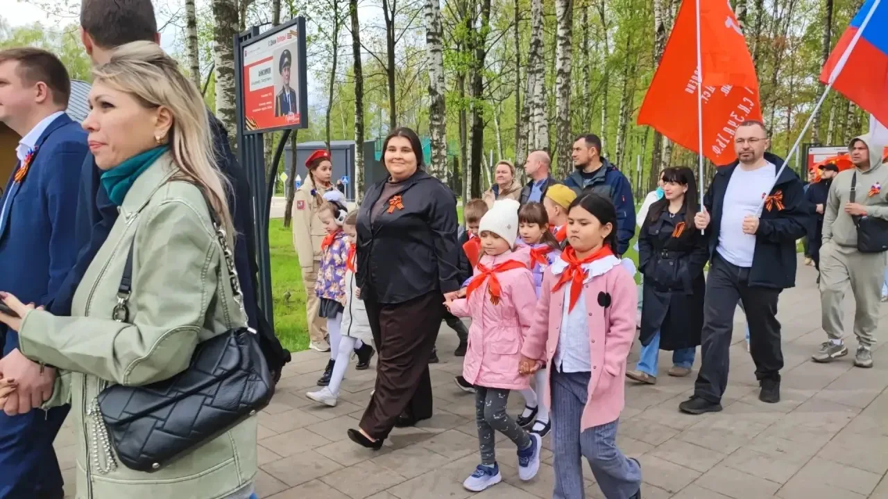 🇷🇺 Сегодня мы склоняем головы перед подвигом поколения победителей. 🙏  В памятный день к Вечному огн