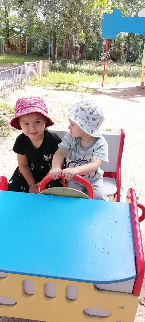 Прогулка в группе раннего возраста ☀️

На детской площадке так интересно,
Наверное, это уже всем изв