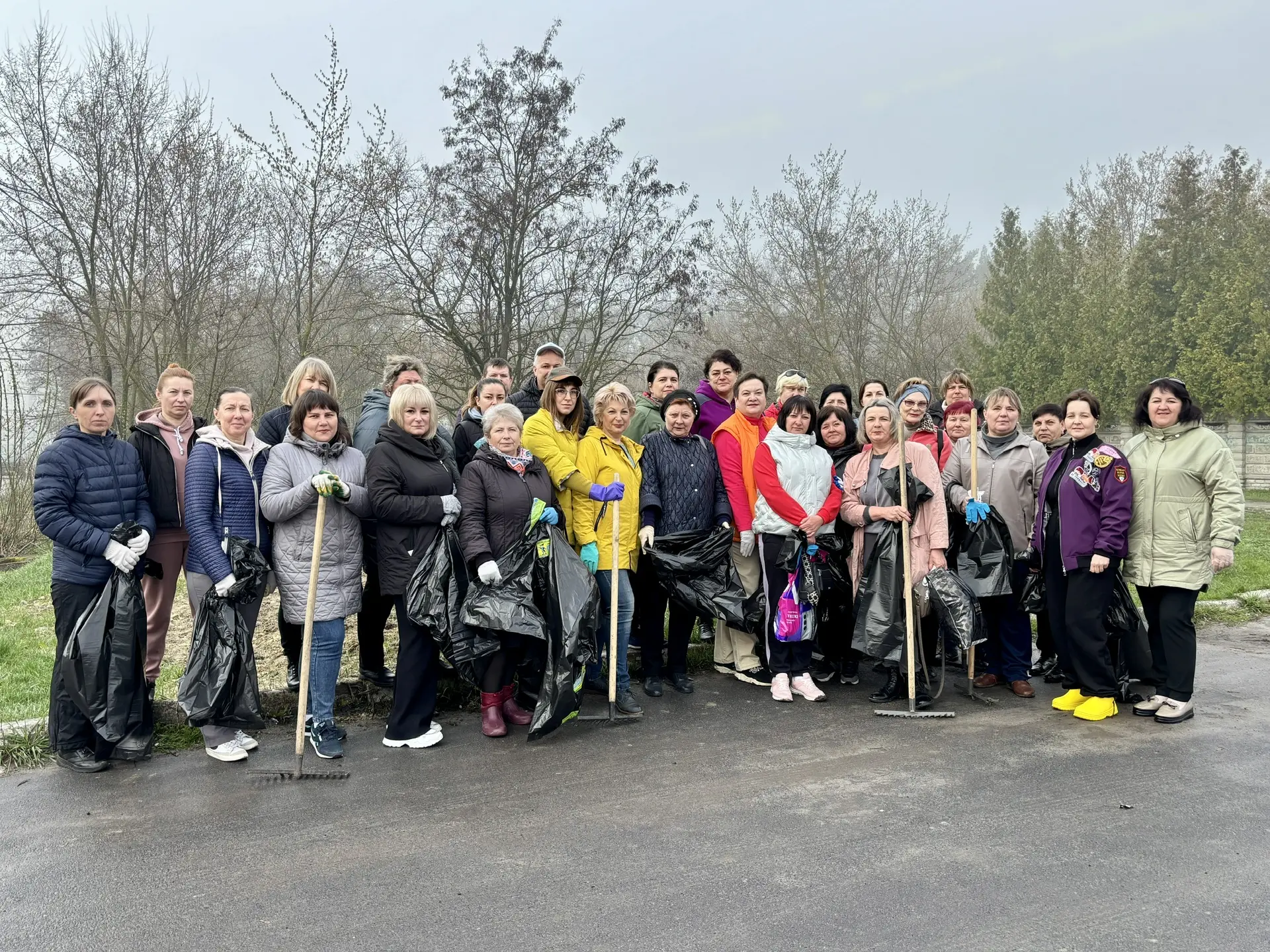 🗓 #ПрямоСейчас в рамках месячника по благоустройству региона сотрудники Министерства социального обе
