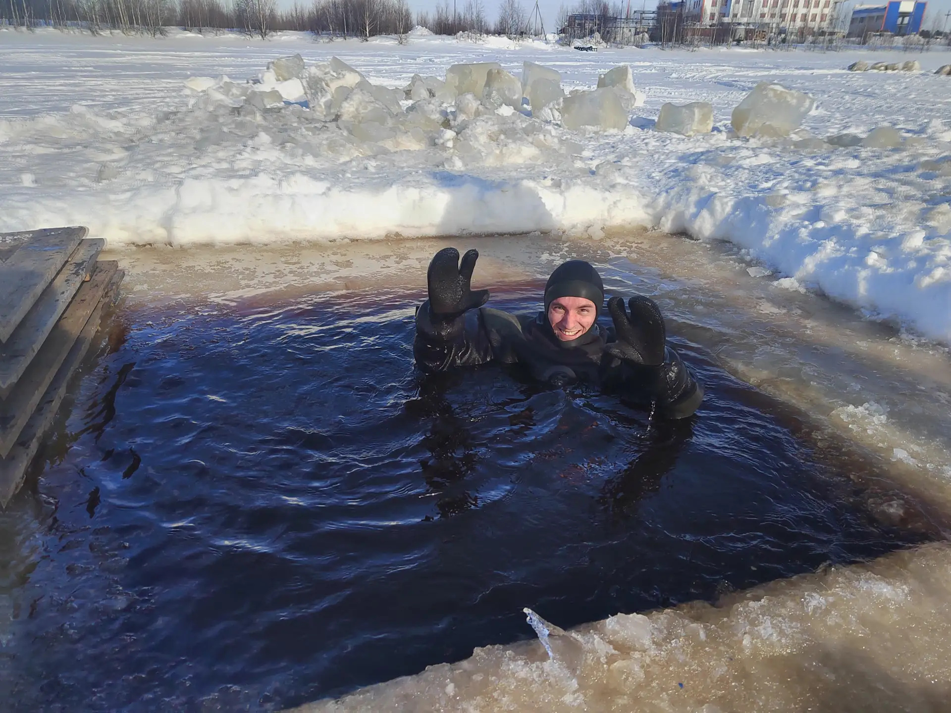 В Тарко-Сале определили лучшего спасателя-водолаза Ямала  На базе Таркосалинского поисково-спасатель