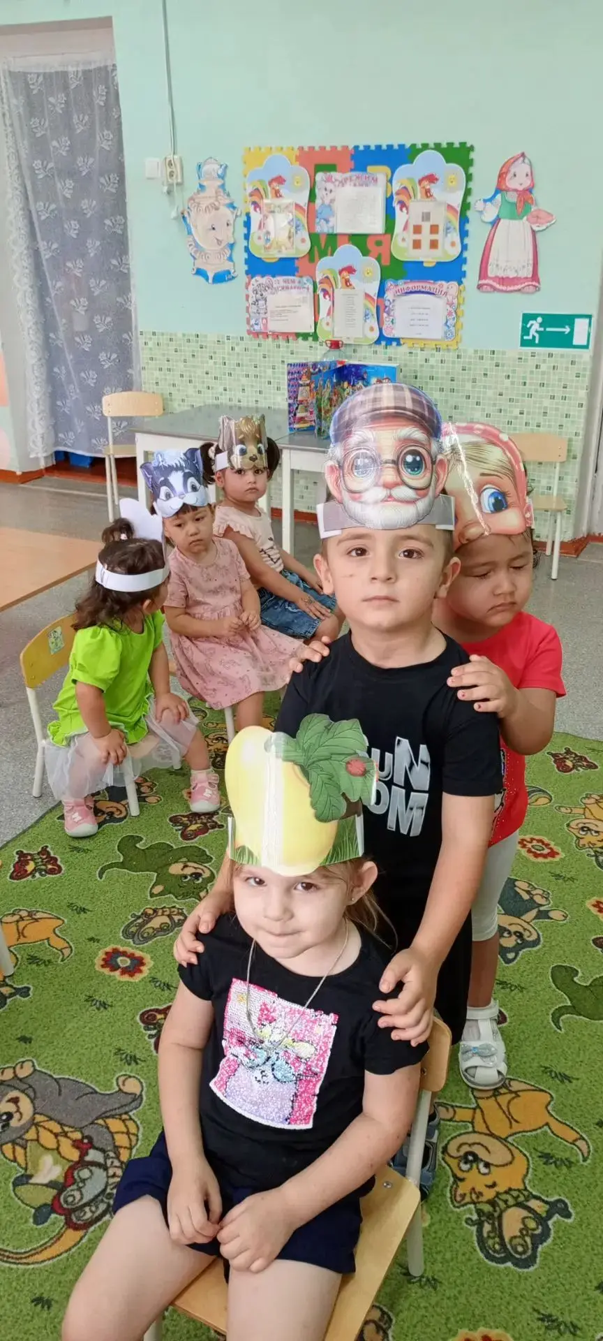 Сегодня мы с ребятами младшей группы обыграли сказку "Репка". Дети активно принимали уч...