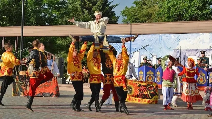 В эту пятницу, 4 сентября, на главной городской сцене — концерт прославленного ансамбля...