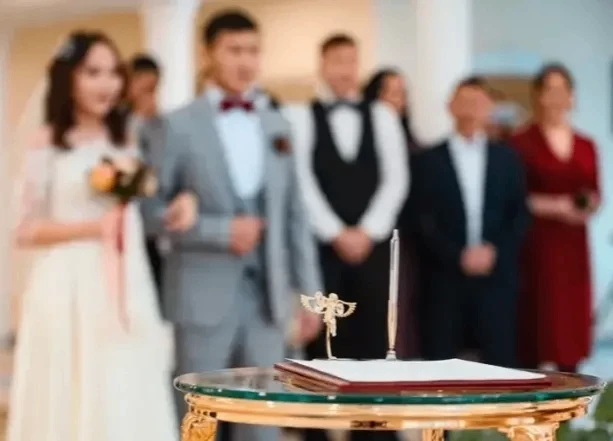 💼👰🏻‍♀️ Более 800 молодоженов получили выплаты по указу Главы Якутии
