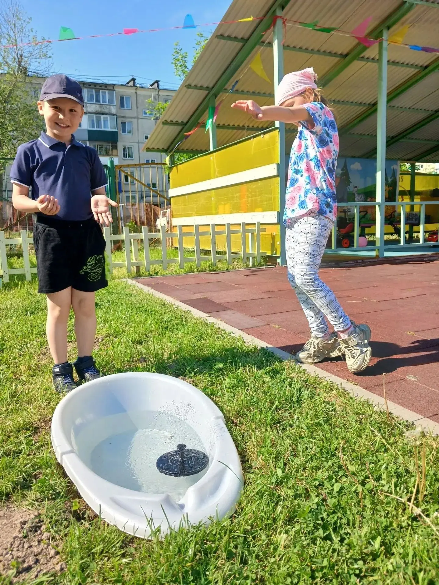 «Звонкий смех и водяная пыль»😃💦Что может быть лучше в жаркий денек? Только игра с прохладной водой