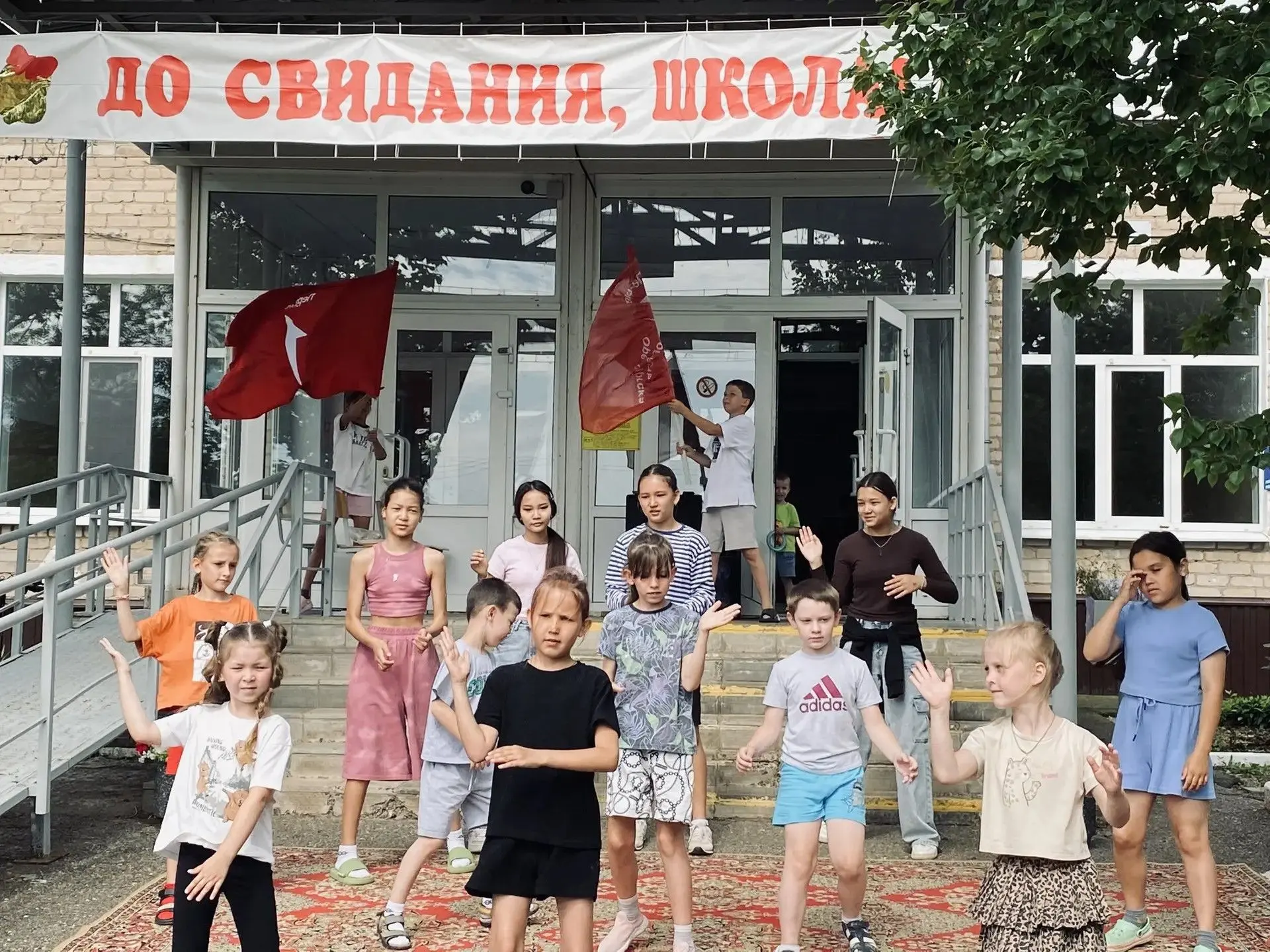 «Алые паруса уносят наше лето! Как прошло закрытие смены в «Родничке»? 🎉🎶

2 июля в нашем пришколь