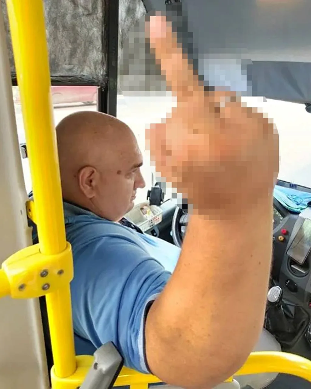 В Нижнем Новгороде уволили водителя автобуса №97 после инцидента с пассажиром.

По информации Центра