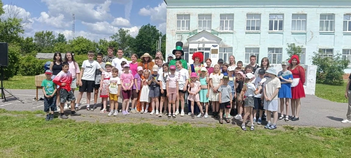 4 июня сотрудники  Мучкапского Дома культуры провели театрализованное игровое мероприят...