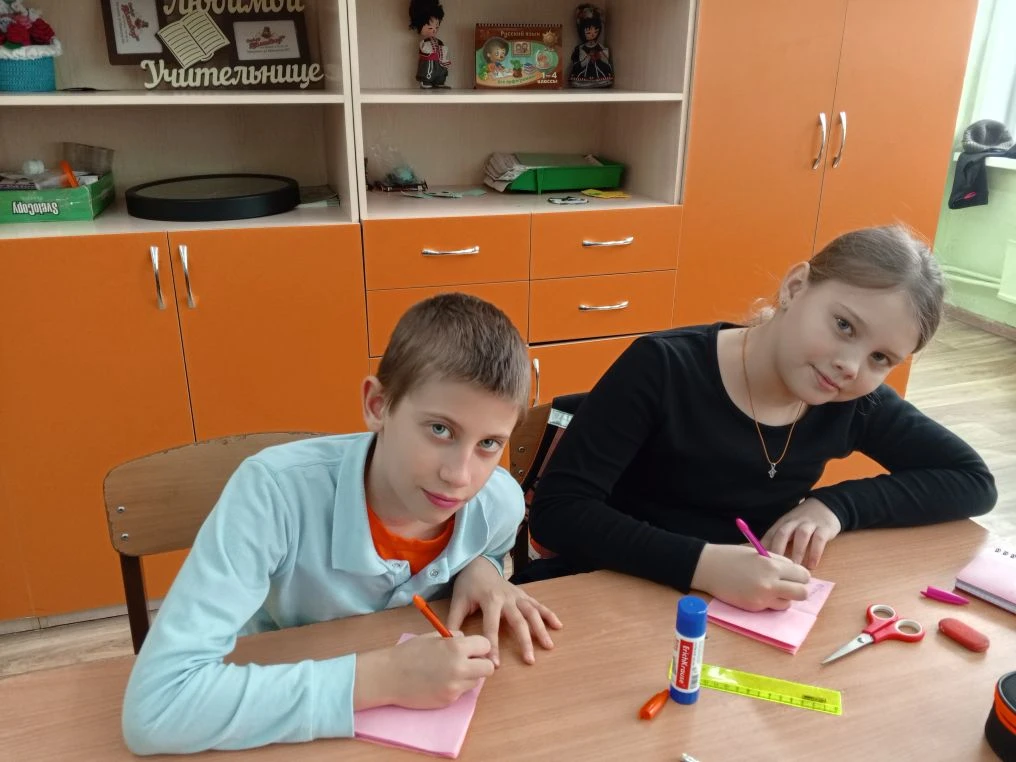 ✨ "Книжка тёплых слов" – подарок от чистого сердца! 🤗  В преддверии Международного женского дня сове