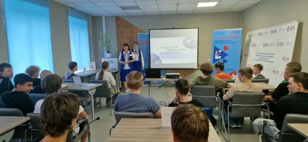 📍В рамках профориентационной работы, воспитанники летнего трудового лагеря "Ритм" посетили МФЦ. 

�