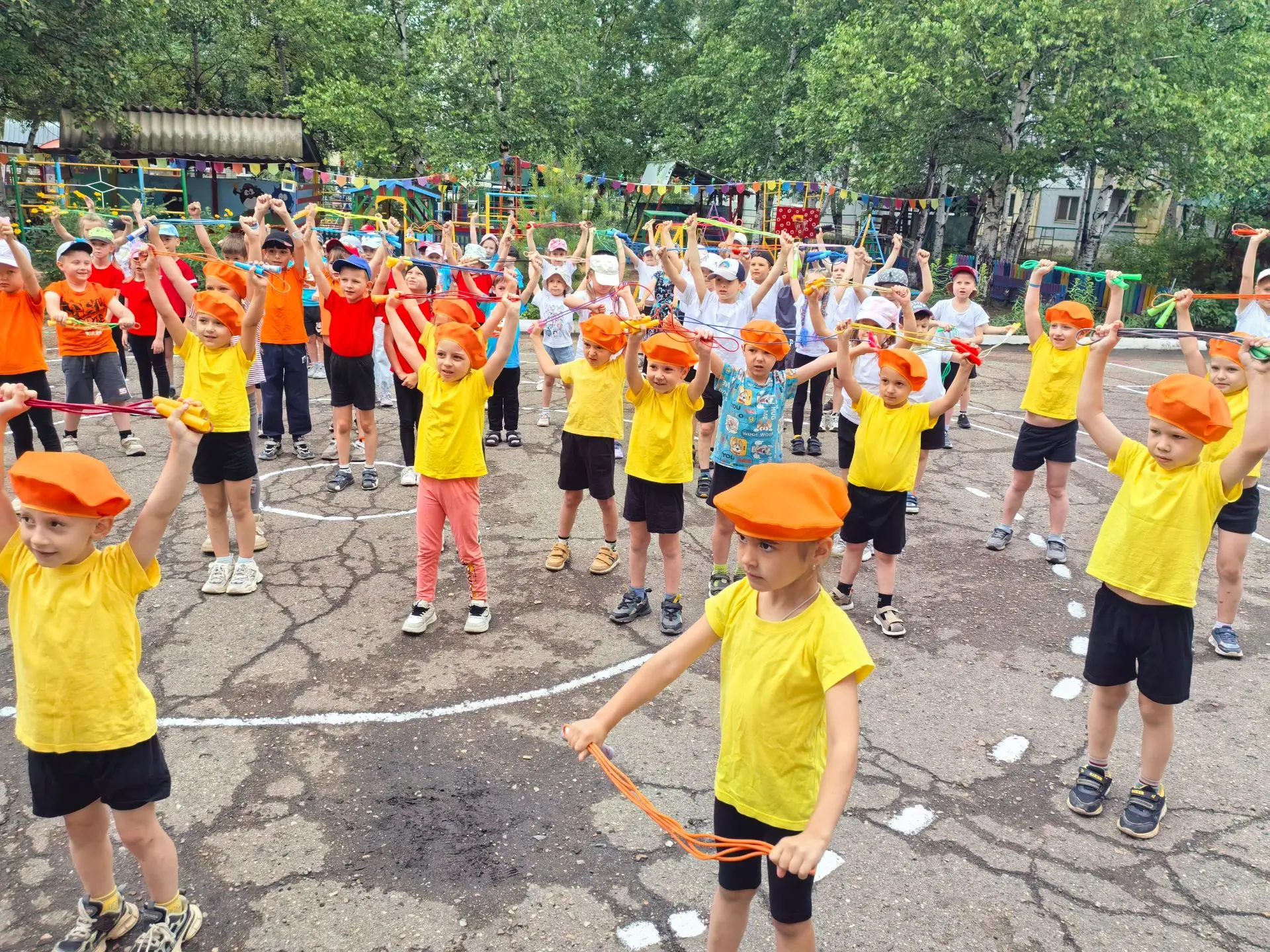 Прыг-скок, скакалка! Веселье и польза в нашем саду!
🤸👏Кто сказал, что скакалка – это просто детска