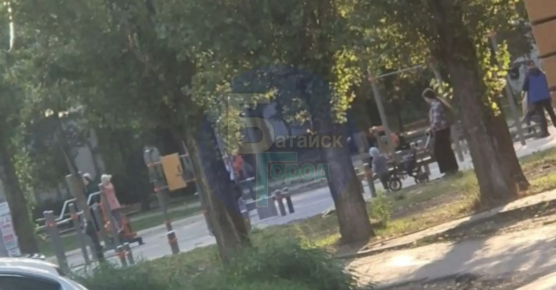 В сквере Авиаторов на новой площадке ГТО установили спортивный комплекс. Пока вокруг не...