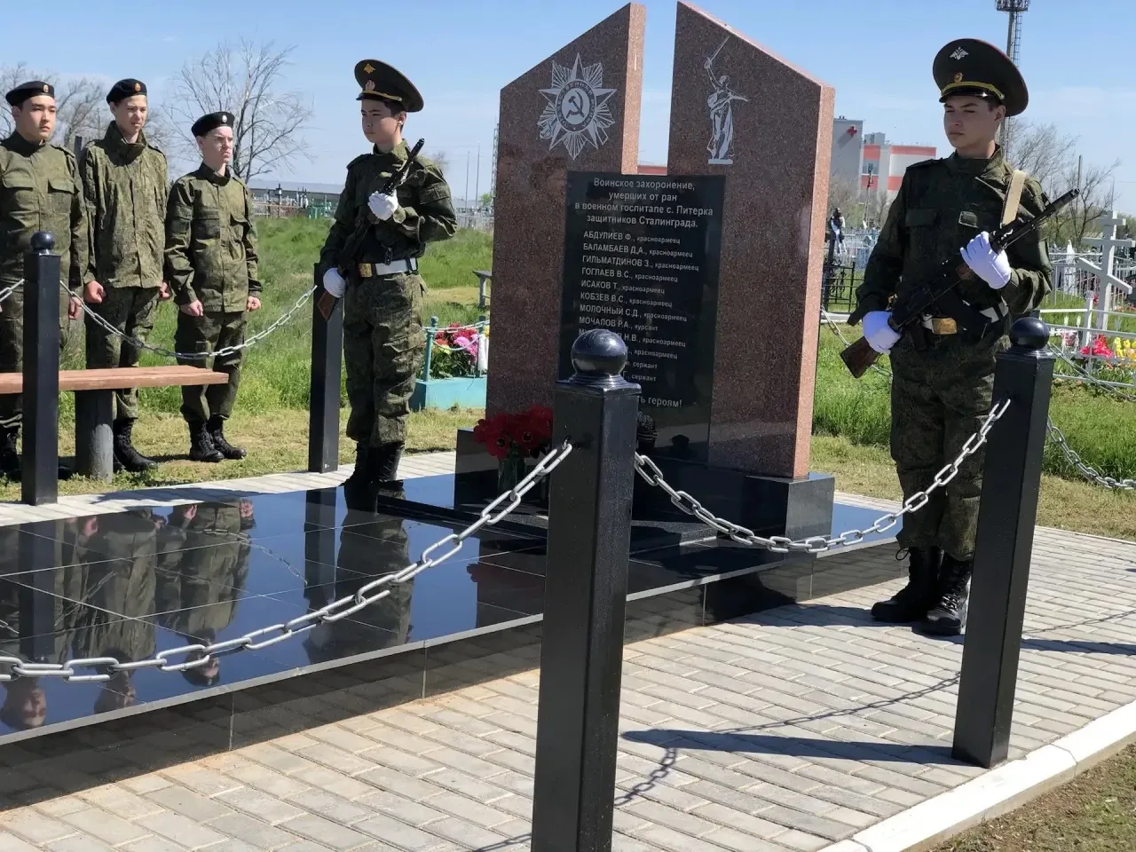 С рабочим визитом Питерский район посетил куратор района, заместитель министра образования Никита Вд