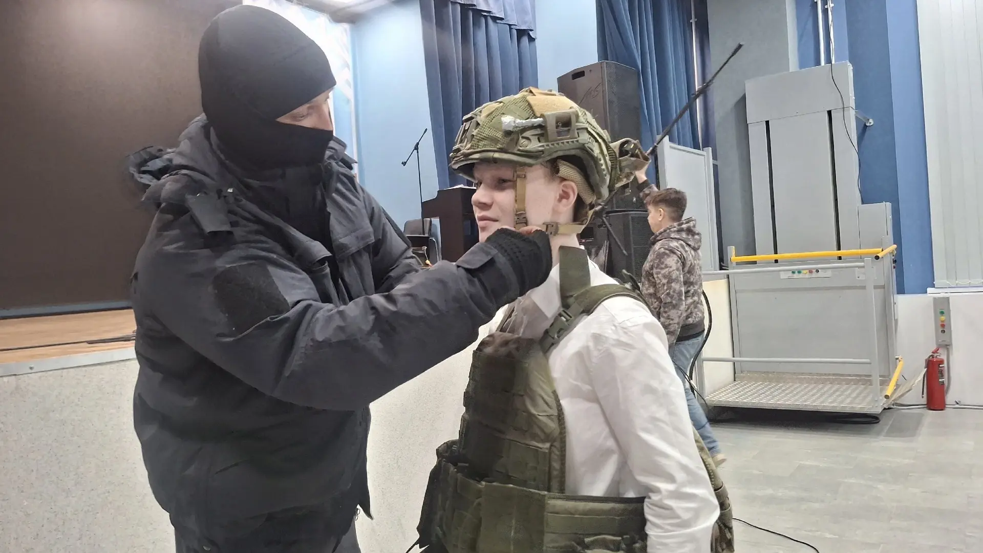 В 32-й школе  г. Йошкар-Олы прошла встреча учащихся с сотрудниками СОБР «Берсерк» Управления Росгвар