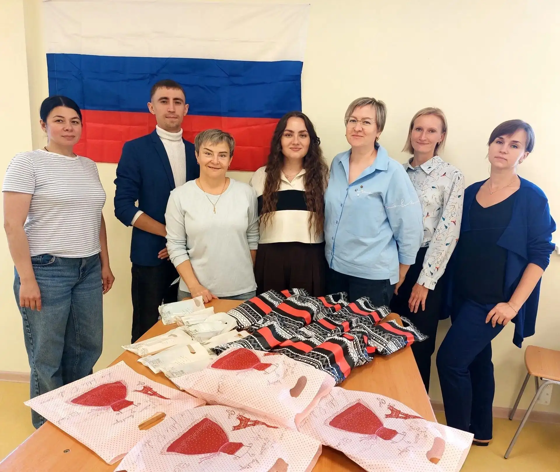 Сотрудники «Центра творчества и воспитания», совместно с волонтерами объединения «ТЫЛ.Н...