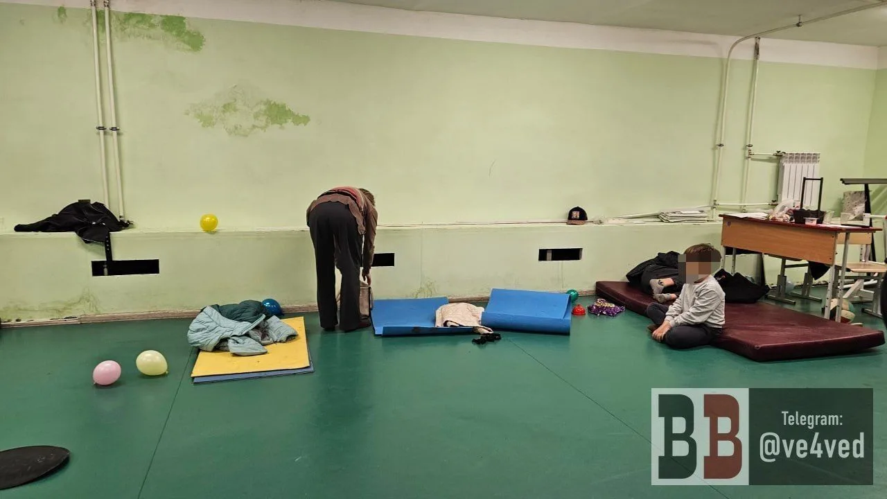 ❗️Жители пострадавших домов могут согреться в школах №156 и 131, а пункт временного раз...