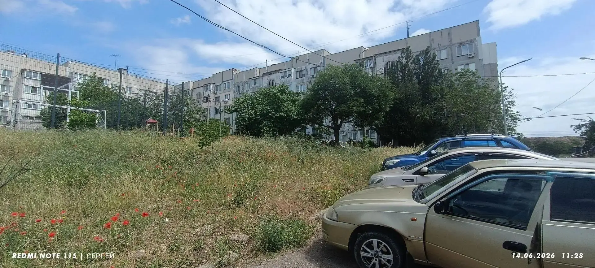 Сотрудниками нашего предприятия продолжаются работы по покосу территорий многоквартирны...