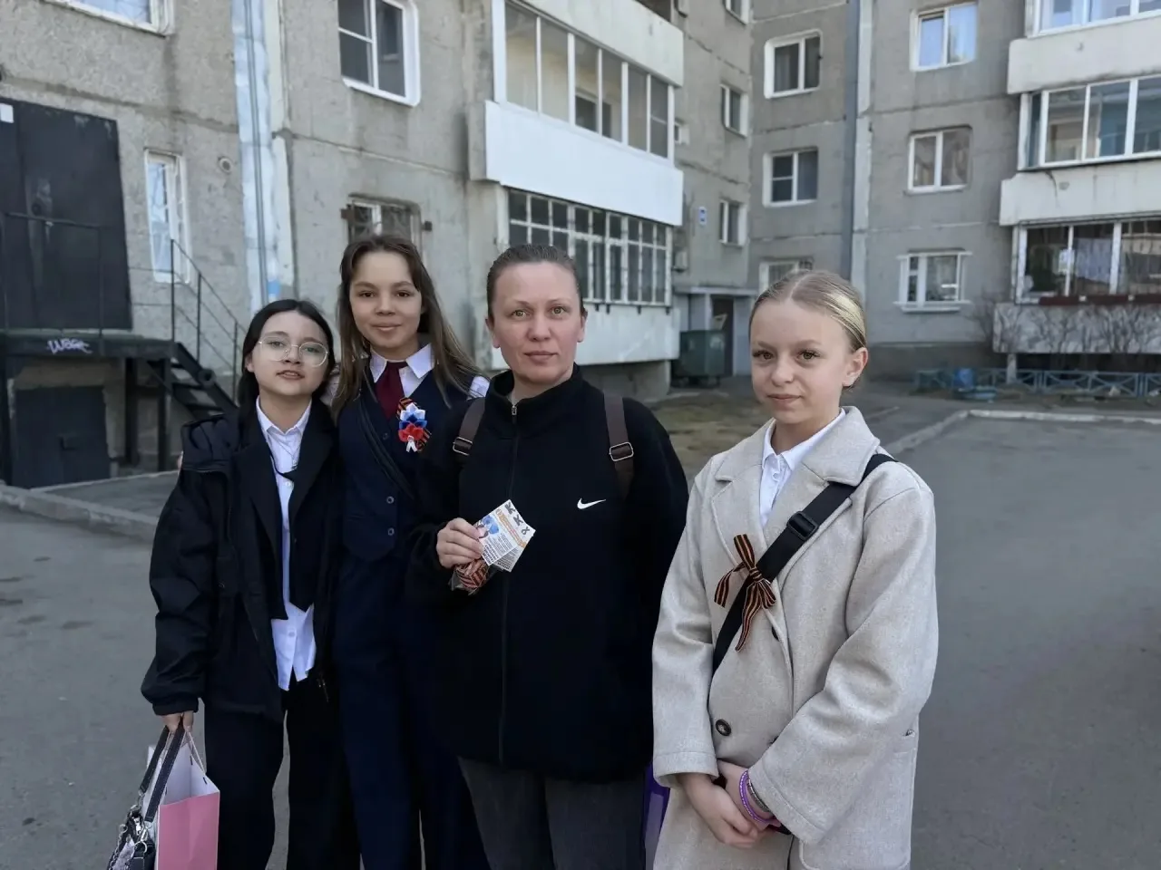 🎗️«Я помню! Я горжусь!» — эти слова сегодня звучали в каждом дворе.  📚Друзья, наша акция по раздаче 