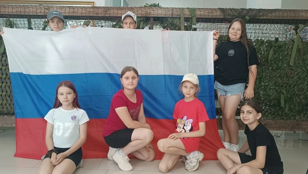 🌸На летней площадке «Планета детства»🌸 каникулы бьют ключом, но  ребята нашли время для очень серь