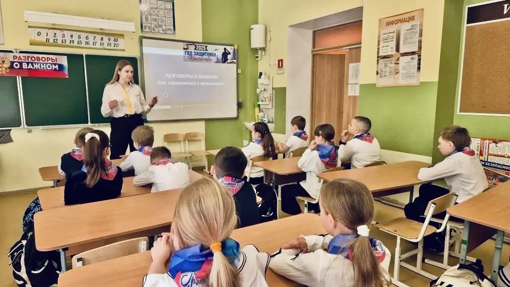 Как совладать с эмоциями❓  📌В лицее утро понедельника для школьников традиционно началось с торжеств