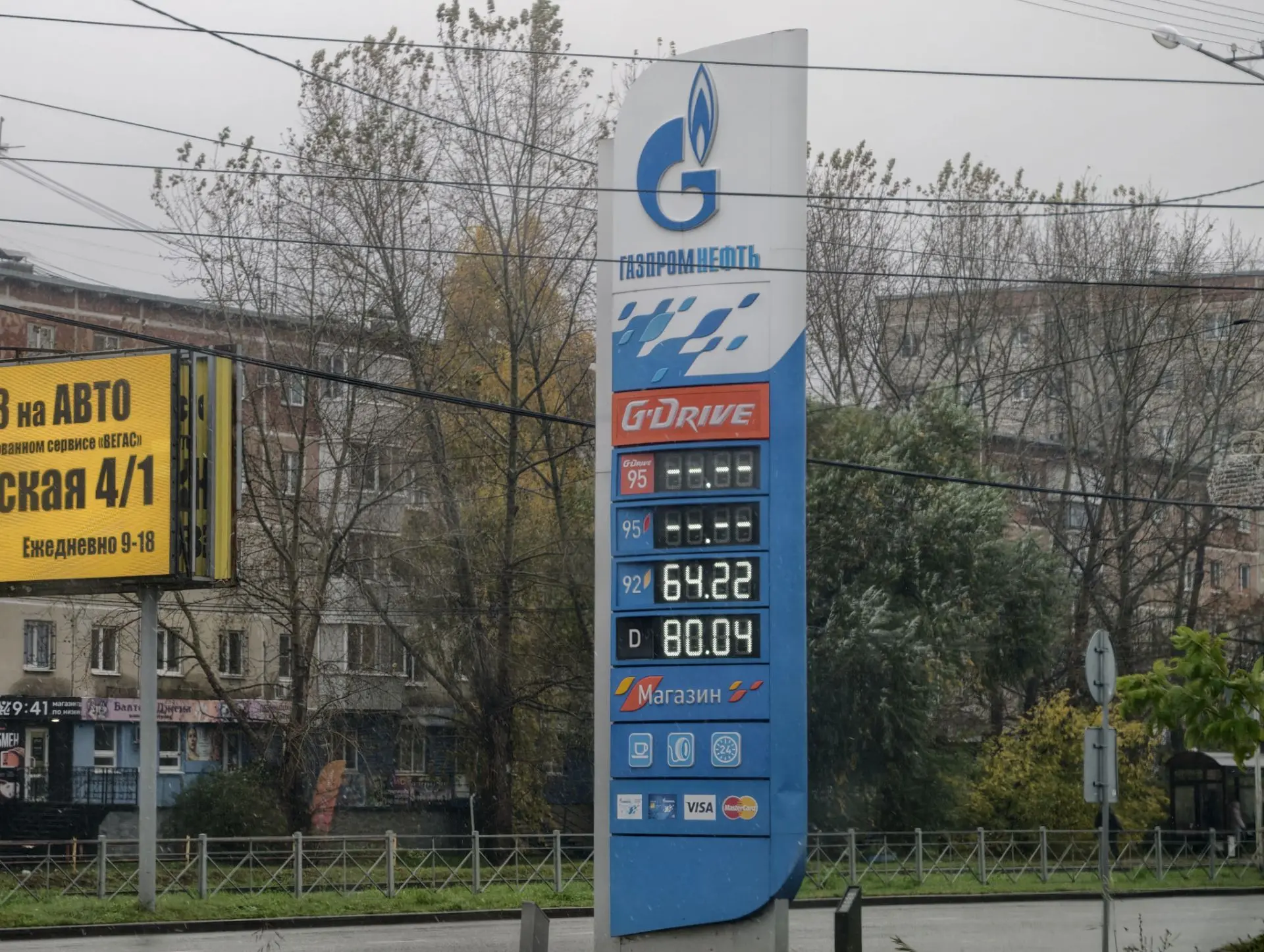 На АЗС Газпромнефть по Суворова только 92 и дизель в наличии.
