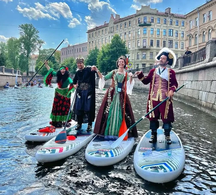 Добрый вечер, Питер! ☀️

Лето без воды — не лето. Вот вам сразу два повода встать на сап и выйти на 