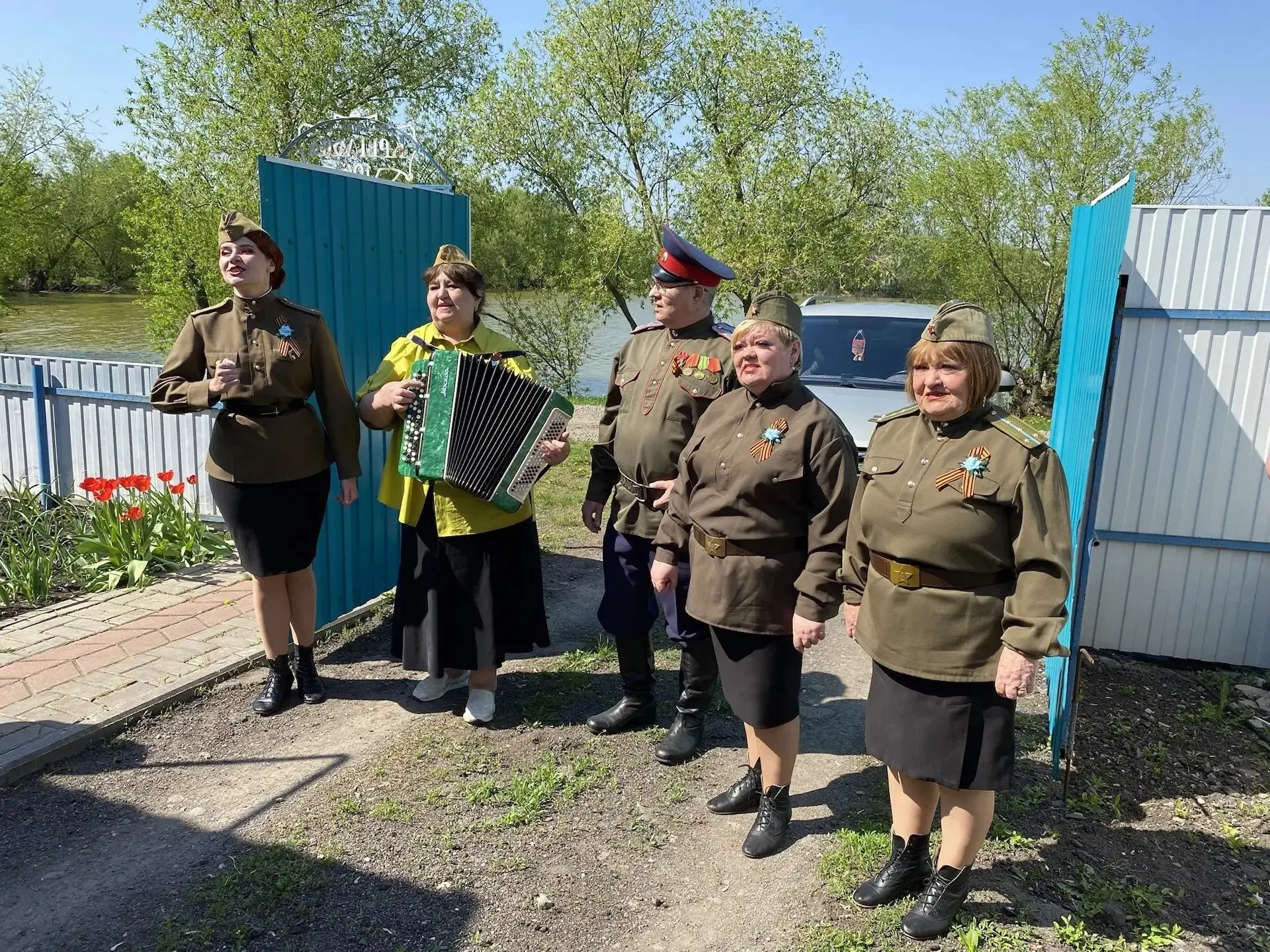 Песни военных лет в канун Дня Победы звучали для ветеранов Эртильского района. Народный...