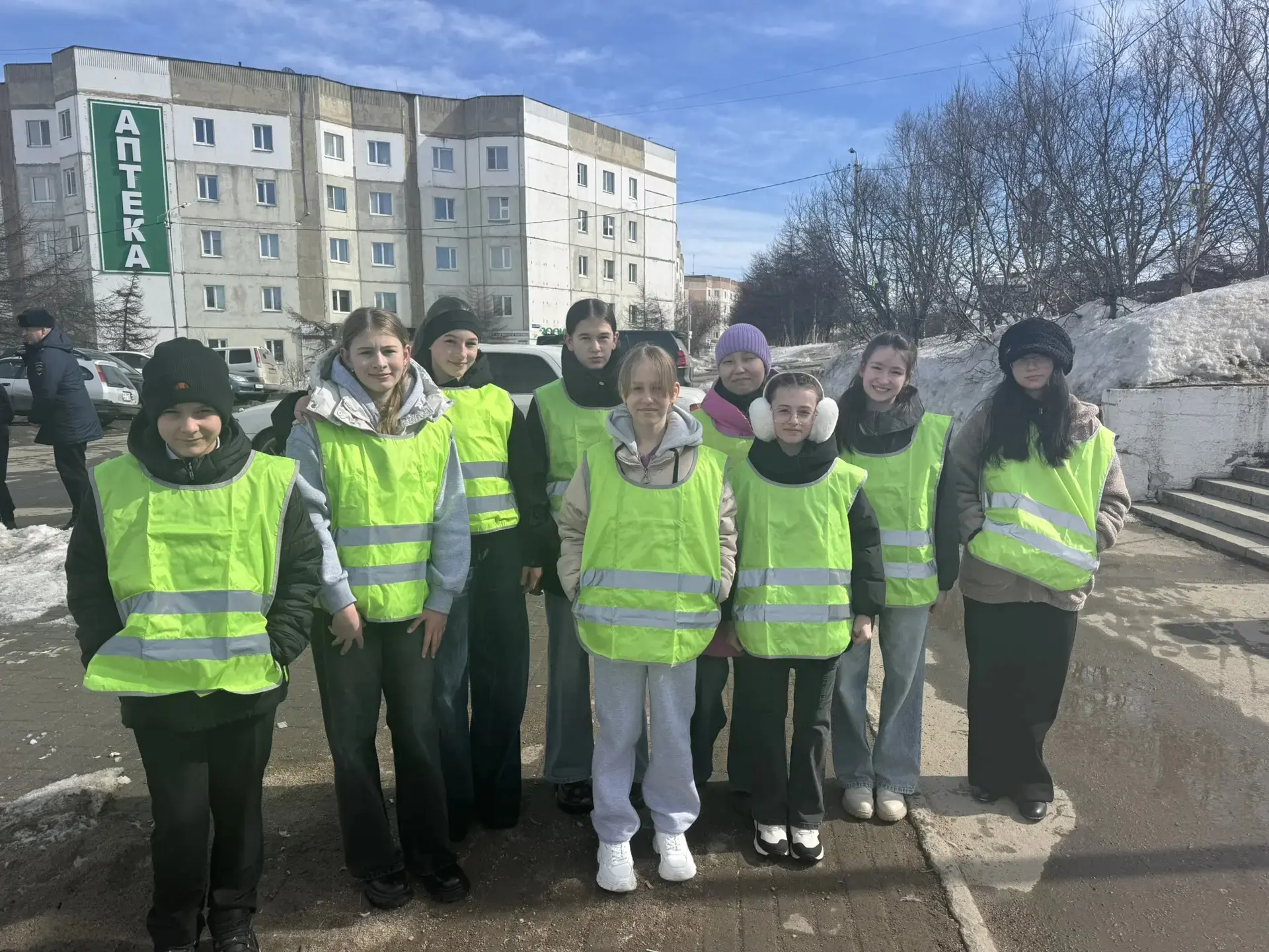 Знай, переходи, соблюдай! 🚦  На этой неделе юные инспекторы движения гимназии №24 совместно с центро