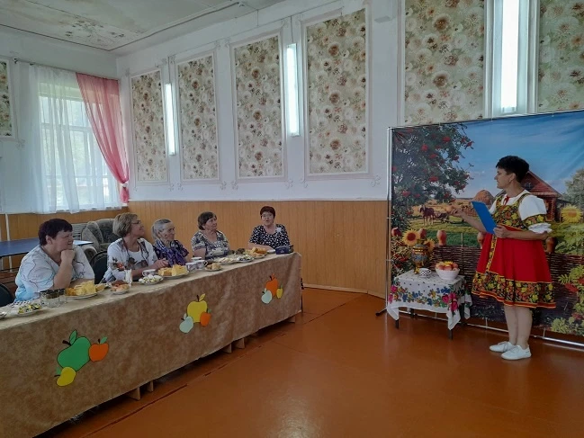 19 августа в нашем досуговом центре прошел Вечер отдыха «Как на Яблочный на Спас пригла...