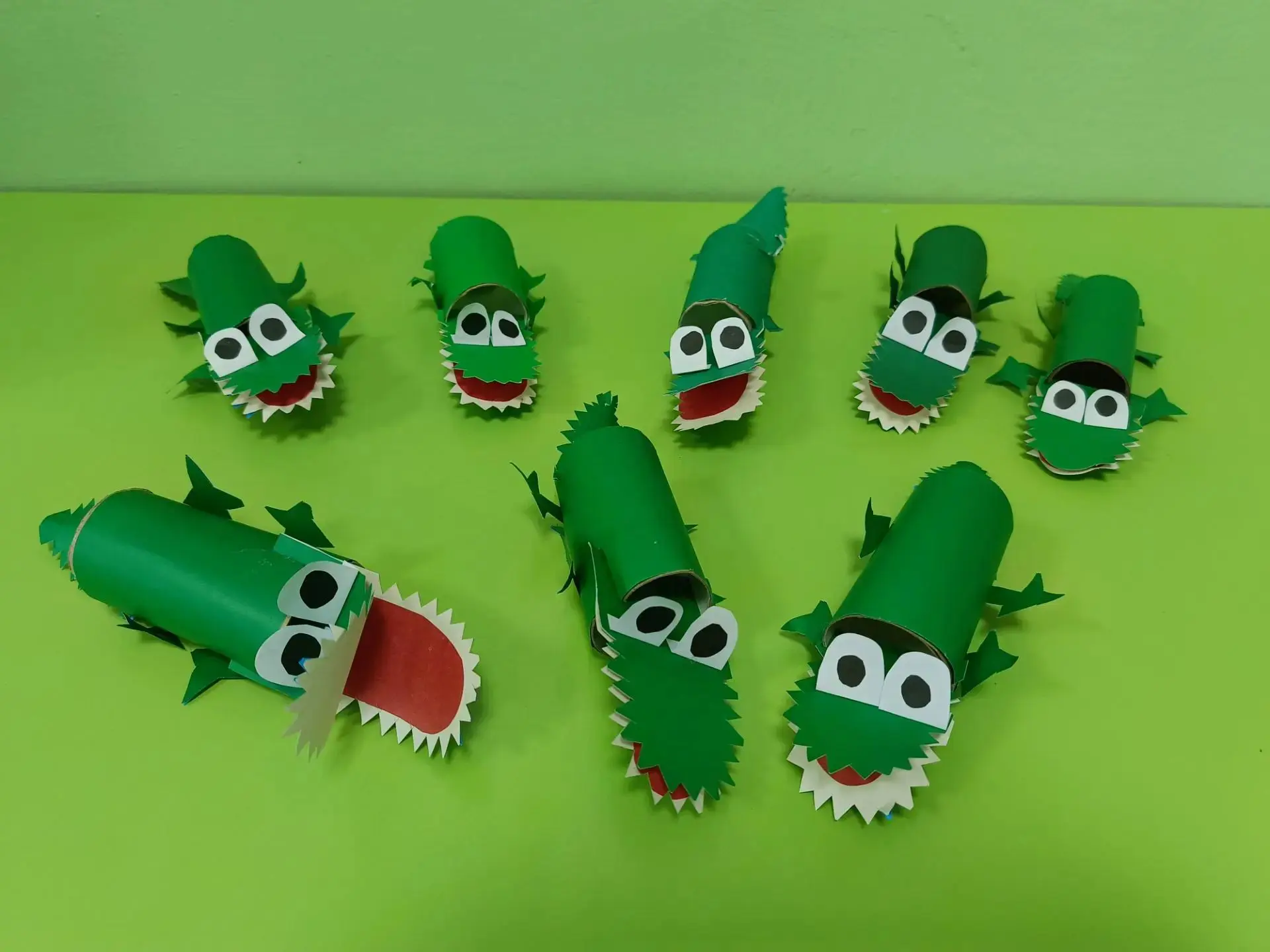 🐊📦 Картонные зубастики из «Цветных ладошек»!

Наша «крокодилья ферма» пополнилась новыми жителями!