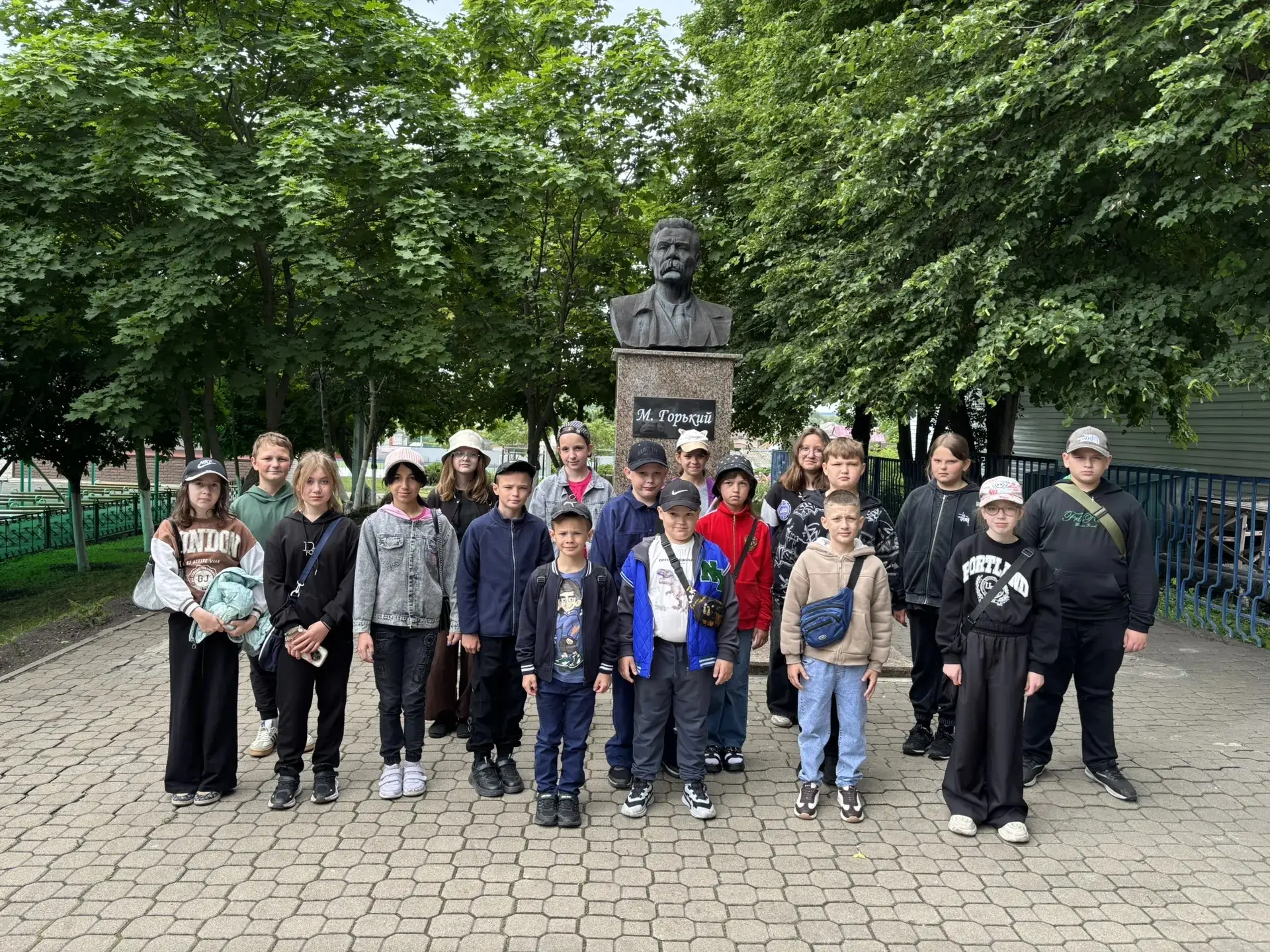 ☀️ 1 июня - первый день в пришкольном лагере «Сказочный городок»!