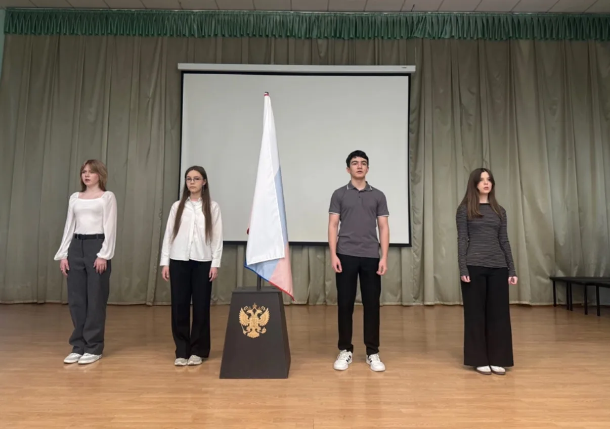 Начало недели в нашей школе   🏫 Начало недели в нашей школе Друзья! Надеемся, все успели отдохнуть и
