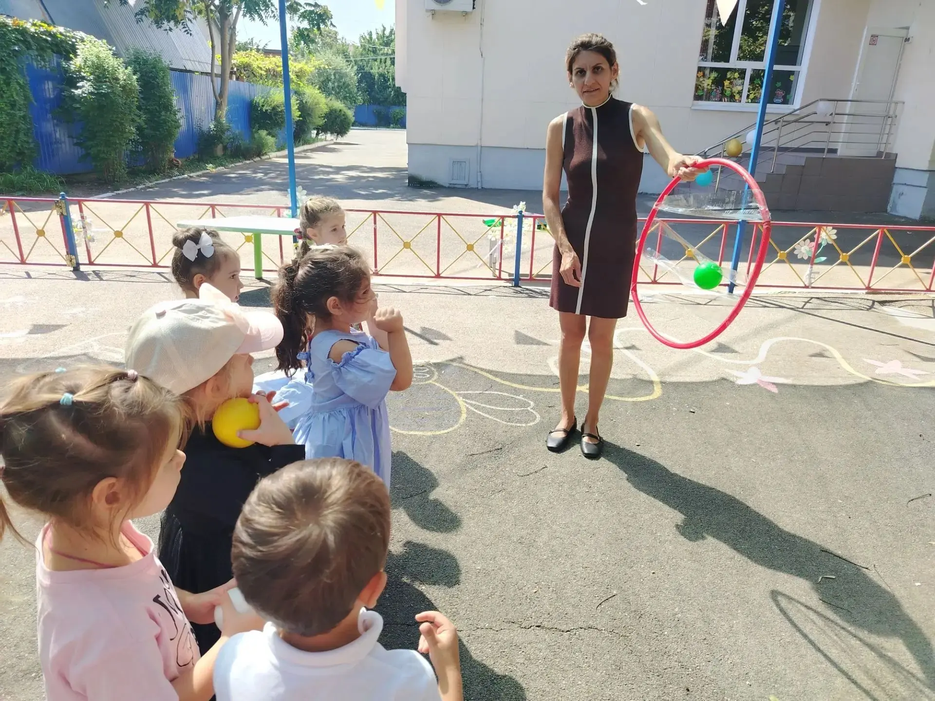 Игра "Поймай мяч"