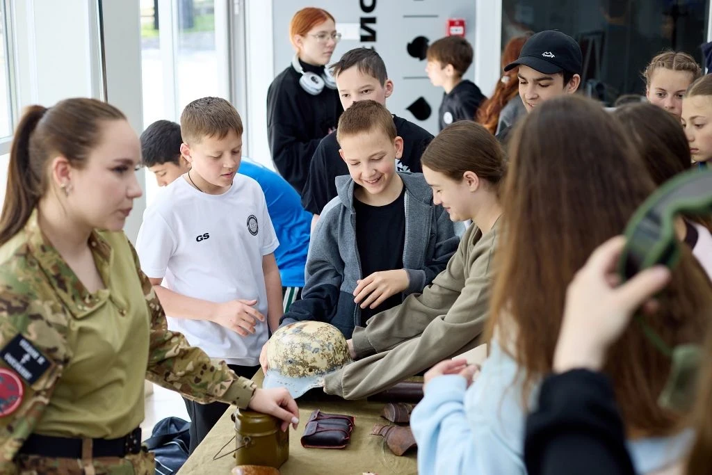 🇷🇺Наши студенты — хранители истории: как это было в «Смене»   В ВДЦ «Смена» завершила работу VII Меж