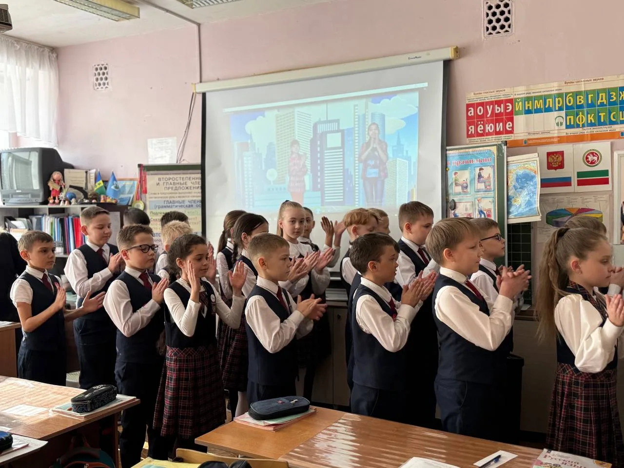 21 МАРТА — В МИРЕ ПОЭЗИИ И ДВИЖЕНИЯ!    🥳 Наши активисты школы провели для учеников начальных классо