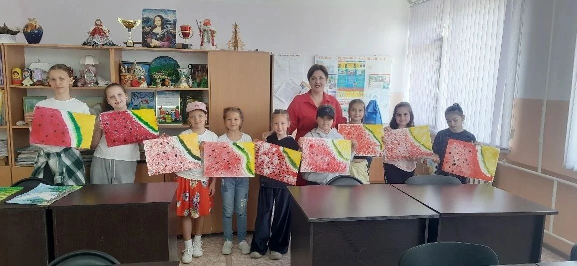 Сегодня воспитанники нашего лагеря окунулись в мир творчества и красок —  посетили маст...